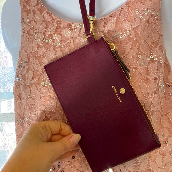 Anne Klein  Clutch Wristlet Sleek Design Burgundy Excellent condition - Picture 1 of 3